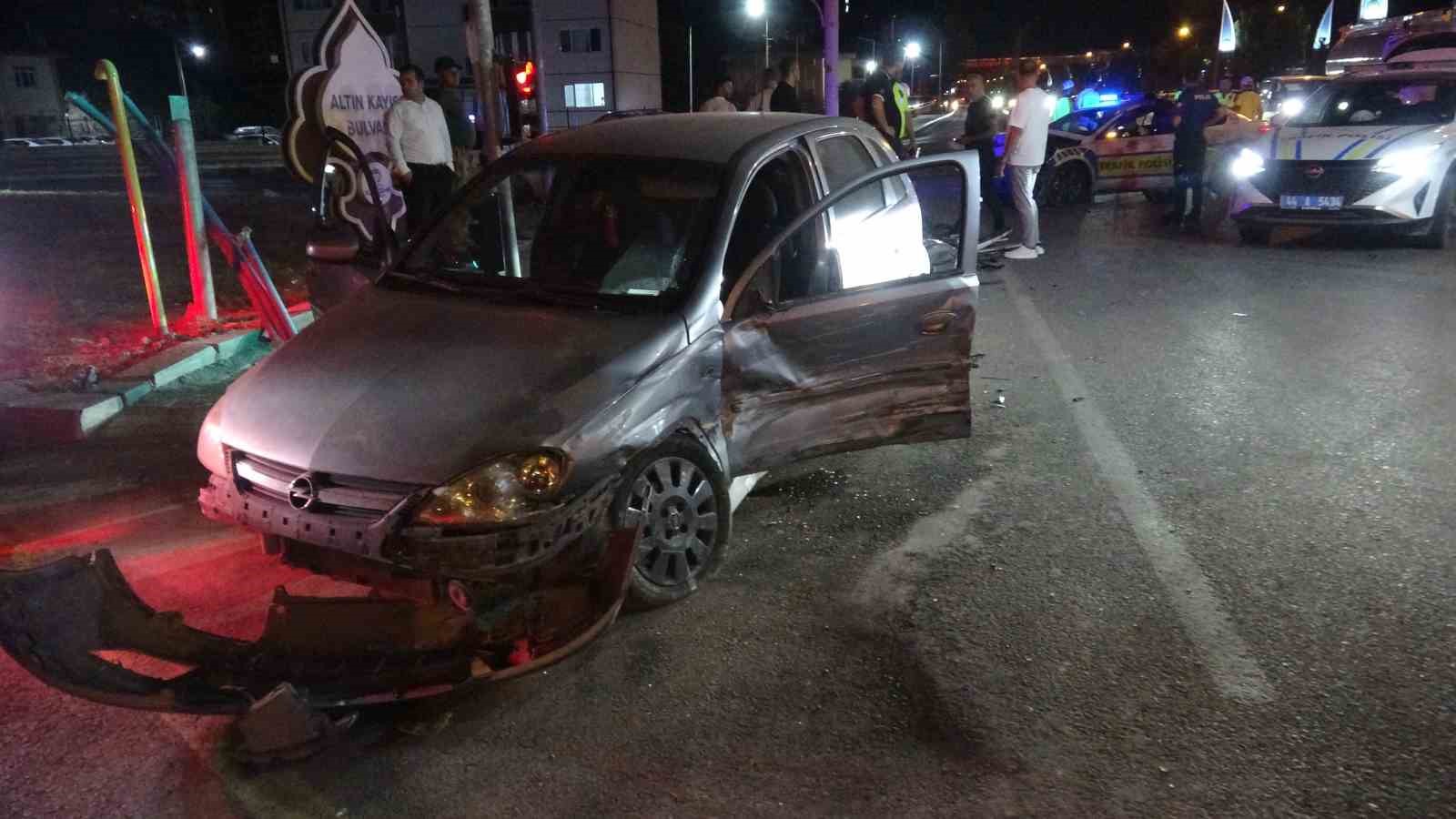 Malatya’da ekip aracı ile otomobil çarpıştı: 2’si polis, 3 yaralı