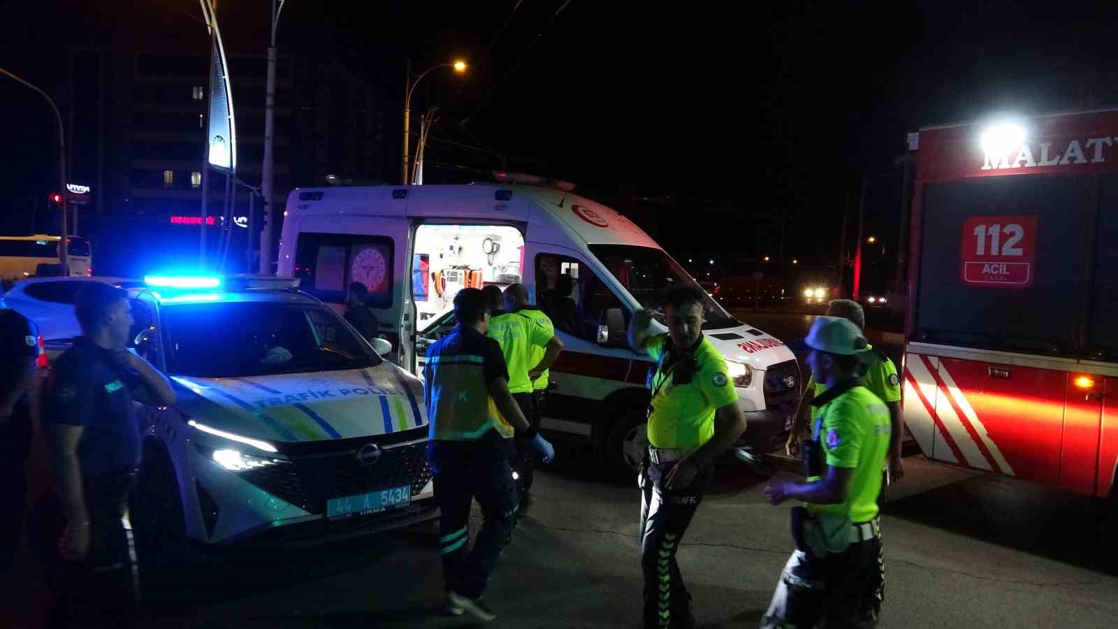 Malatya’da ekip aracı ile otomobil çarpıştı: 2’si polis, 3 yaralı