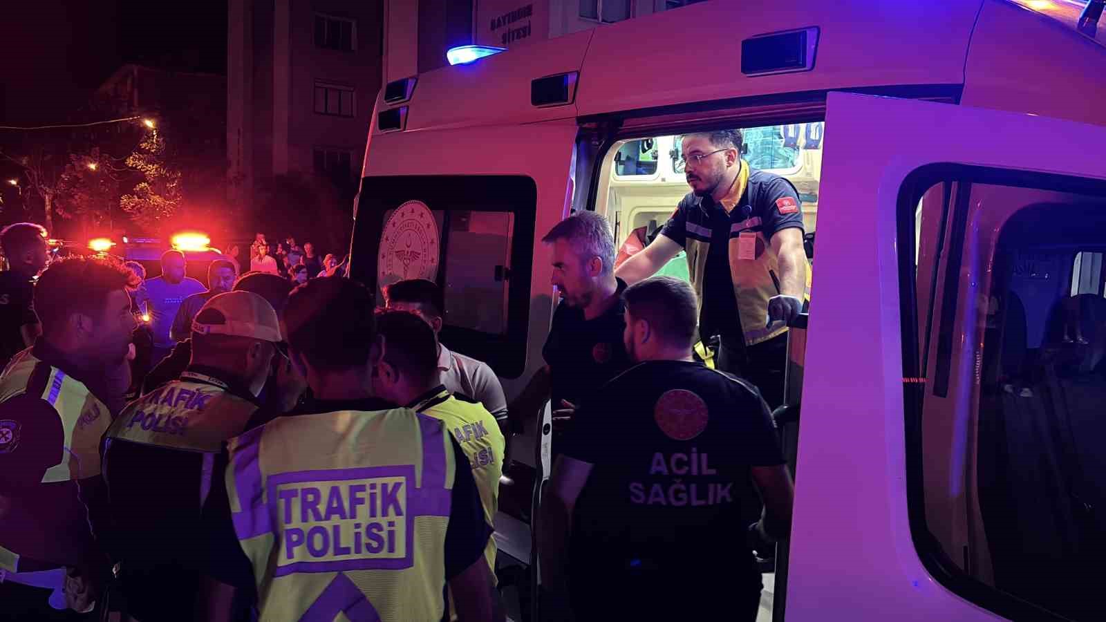 Edirne’de takla atan otomobilde bir kişinin parmağı koptu, ekipler kopan parmağı bulmak için seferber oldu