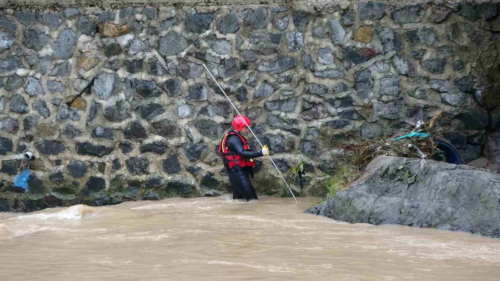 Giresun’da selde kaybolan 2 kişiyi arama çalışmaları sürüyor