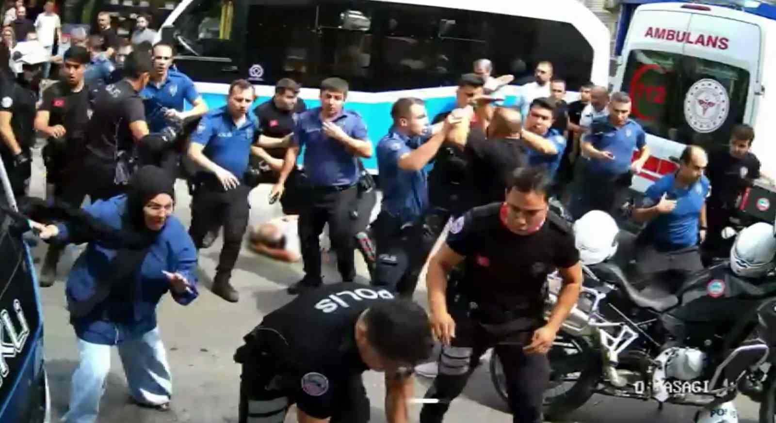 Polis bıçağı elinden aldı, faciayı önledi