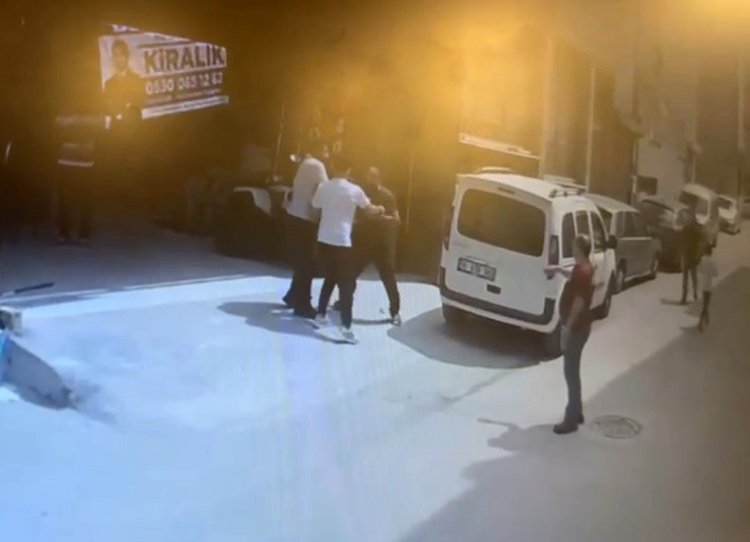 Polis bıçağı elinden aldı, faciayı önledi