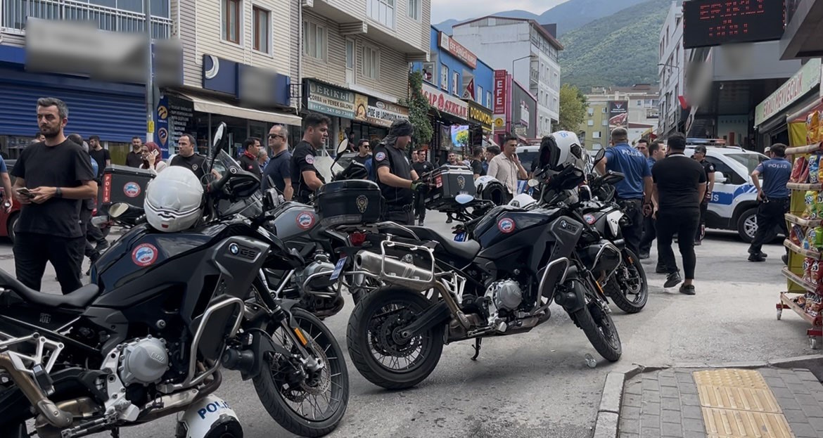 Polis bıçağı elinden aldı, faciayı önledi