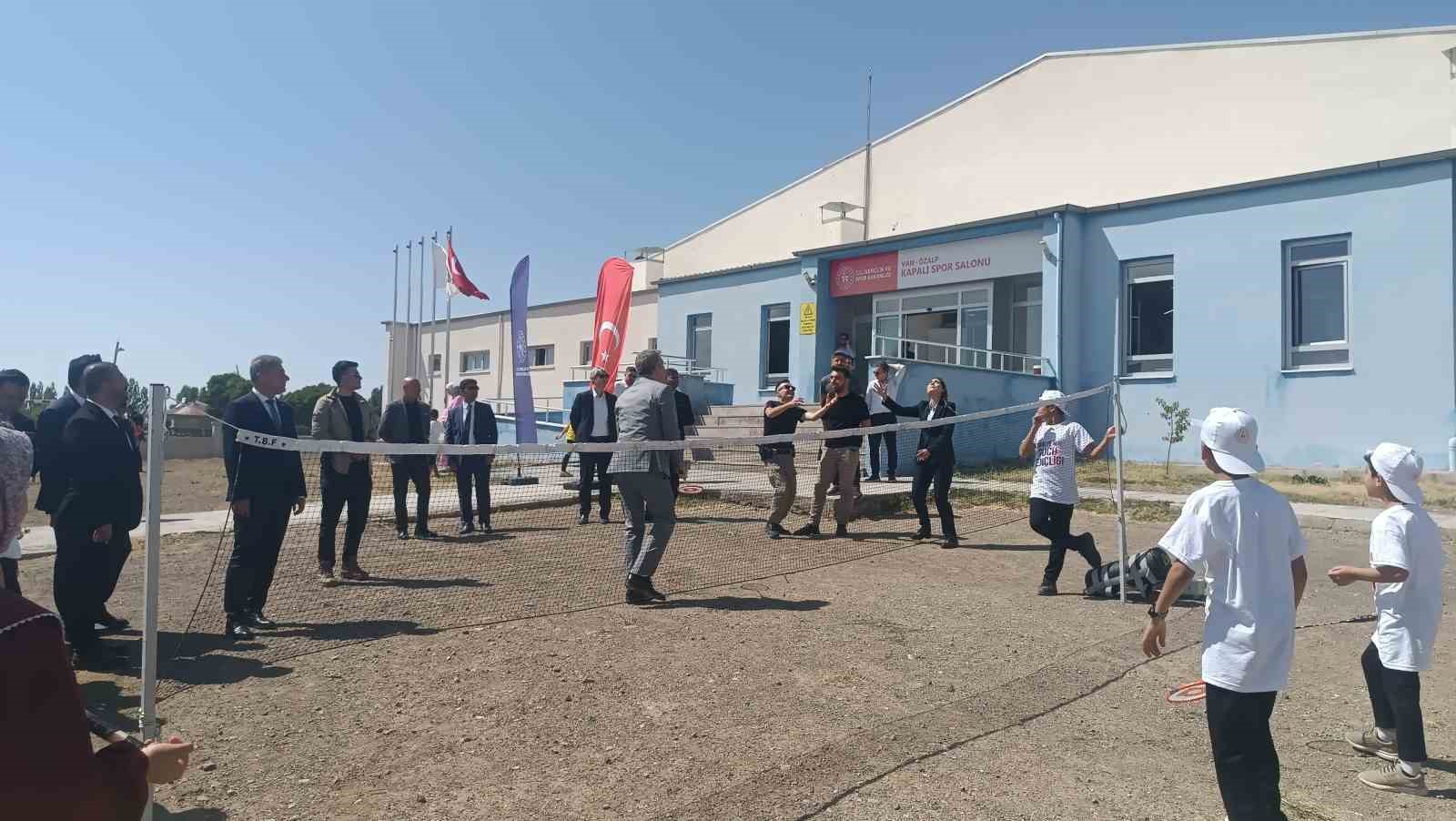 Özalp’ta Gençlik ve Spor Festivali düzenlendi