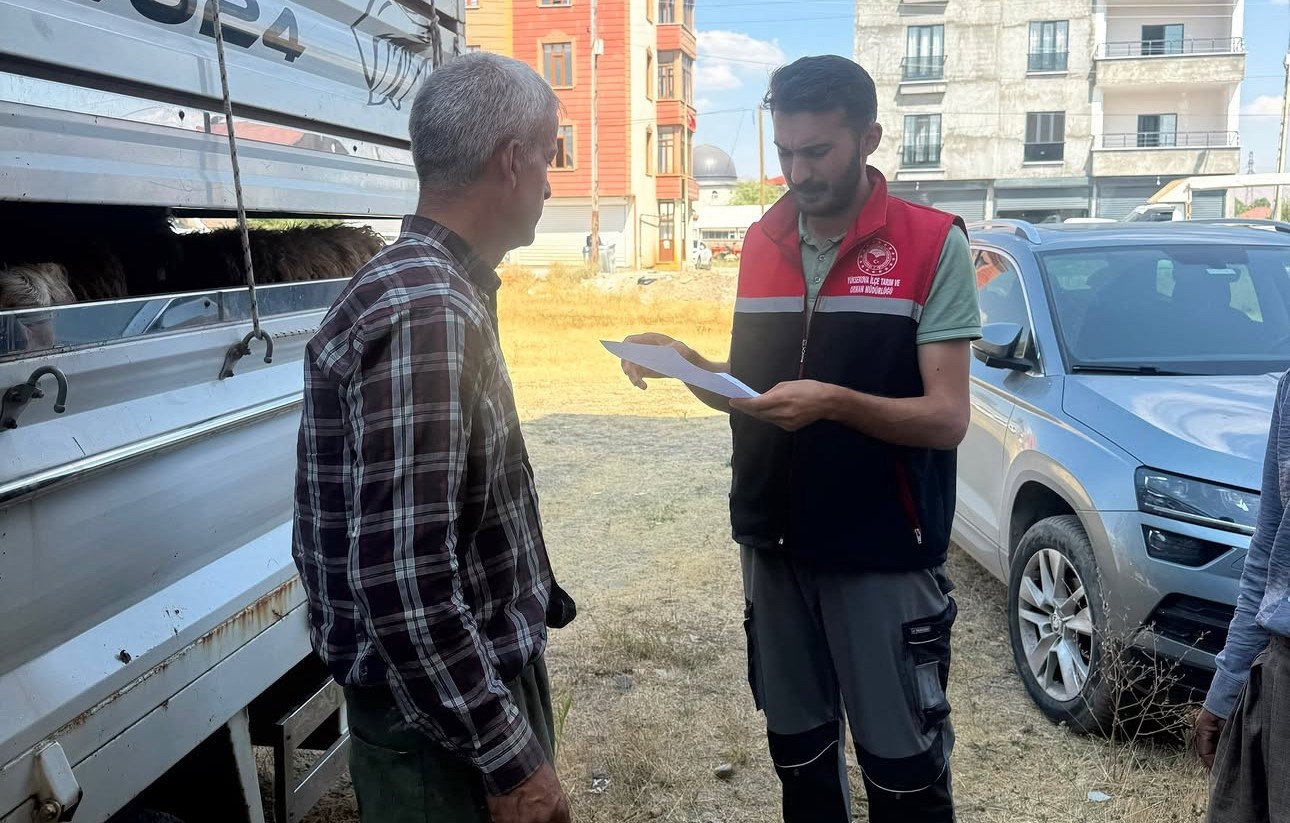Yüksekova’da hayvan sağlığı için yol kontrolleri sürüyor