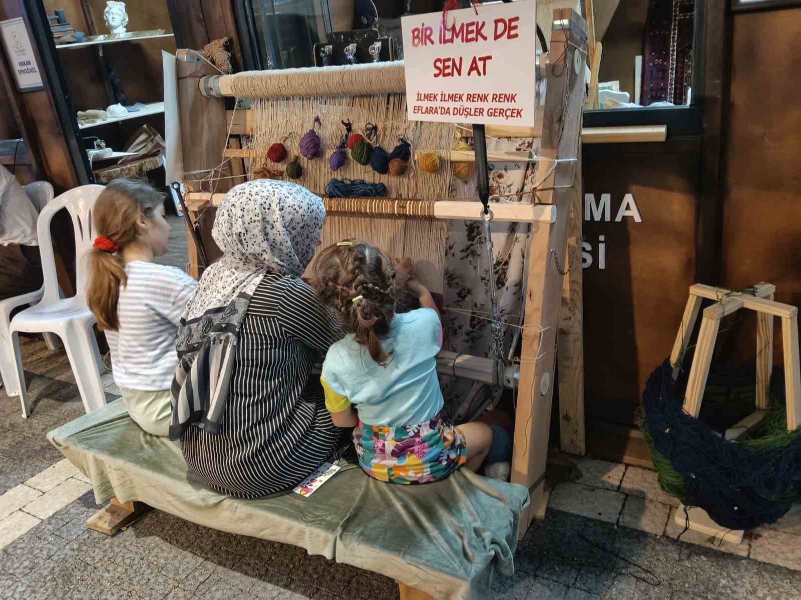 İlmek ilmek kültür mirası: Bandırmalı kadınlar halı dokuma sanatını yaşatıyor