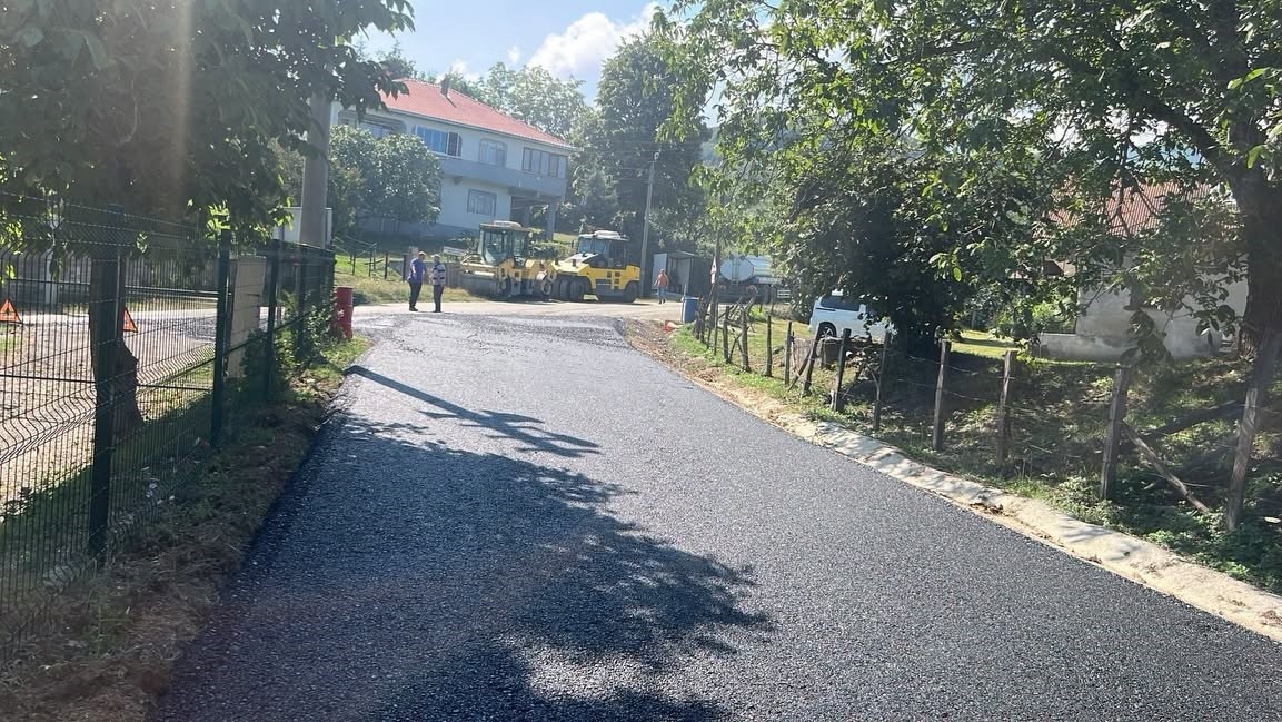 Kavakbıçkı köyünde sıcak asfalt çalışması