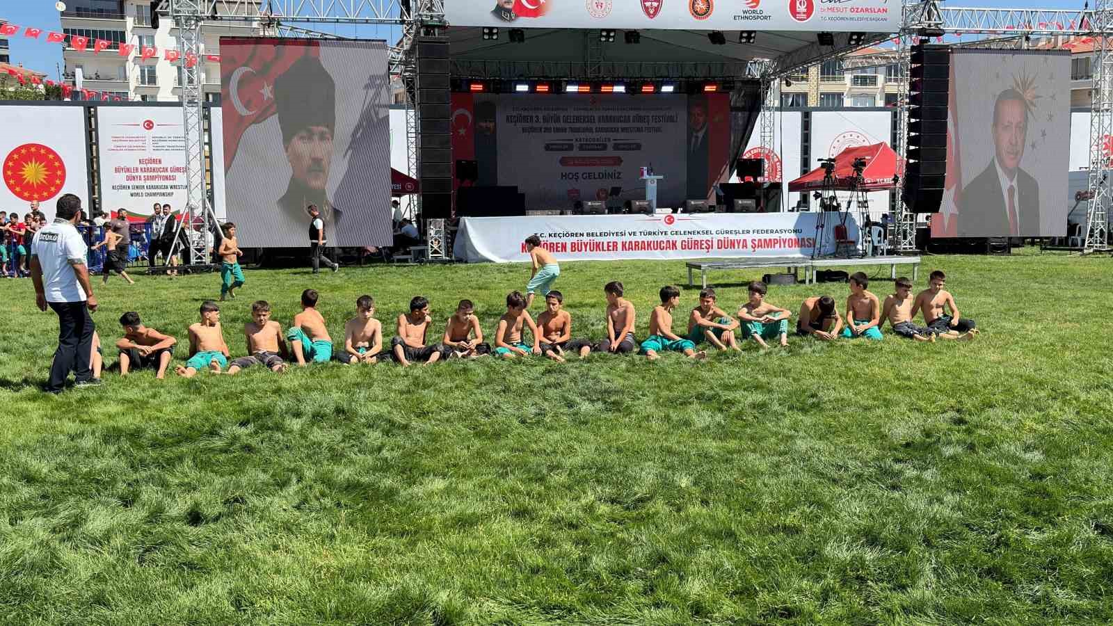 Keçiören’de genç pehlivanlar er meydanına çıktı