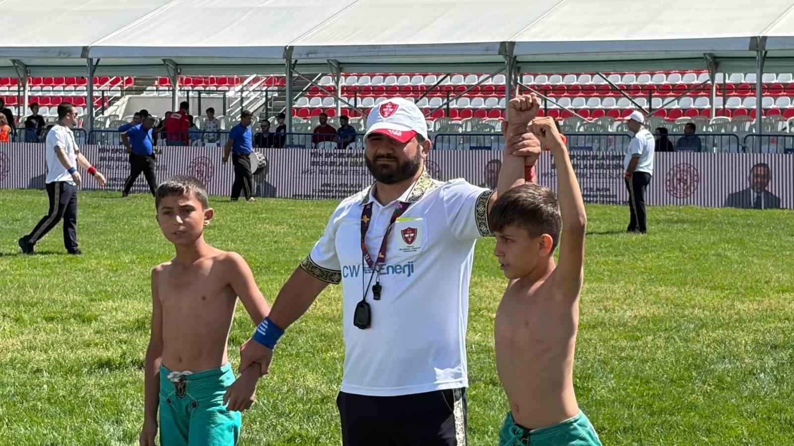 Keçiören’de genç pehlivanlar er meydanına çıktı