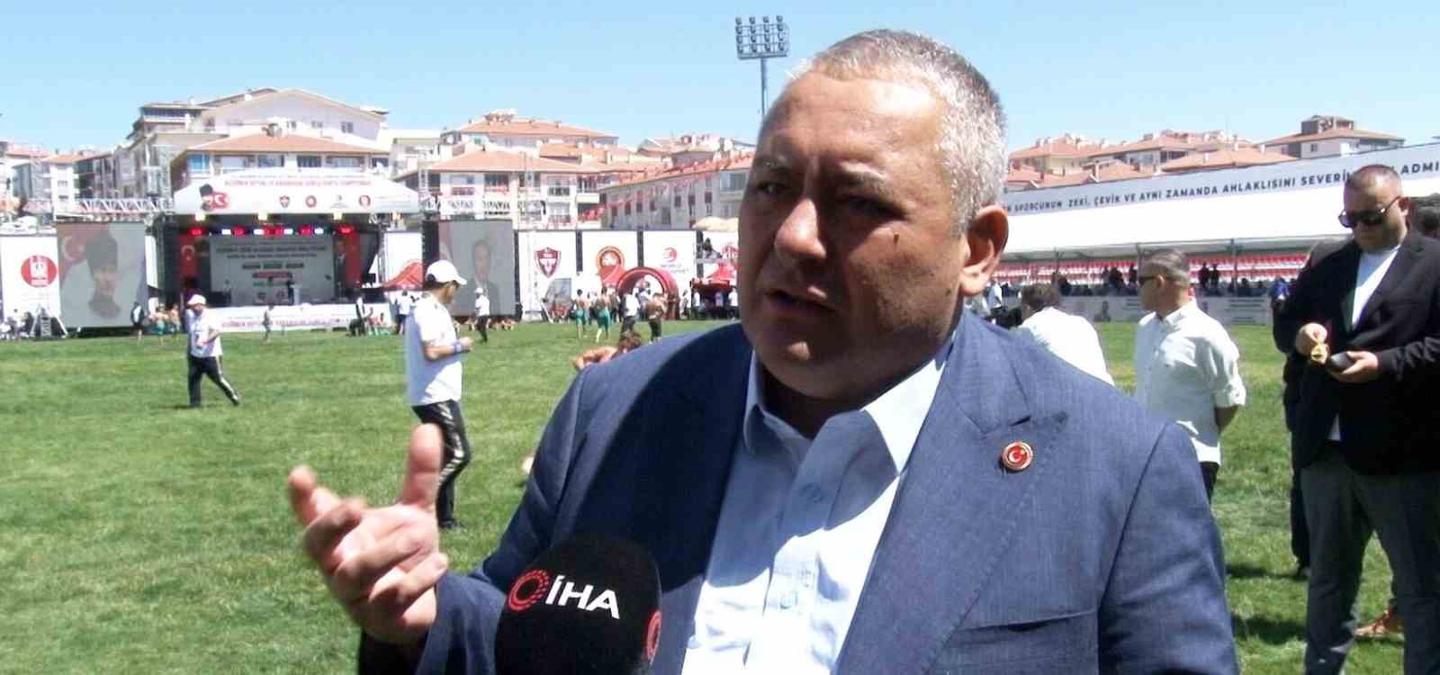 Keçiören’de genç pehlivanlar er meydanına çıktı