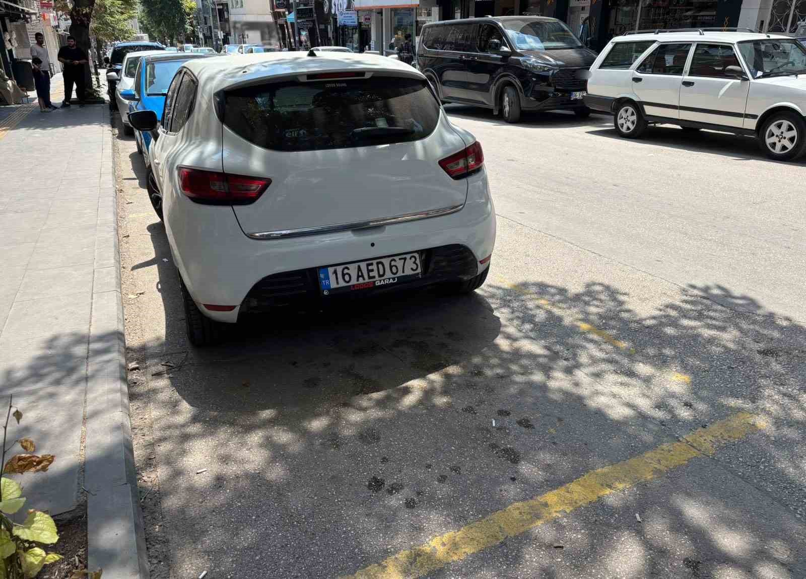 Ters yönden gelen sürücüsü uyarılara kulak asmadı
