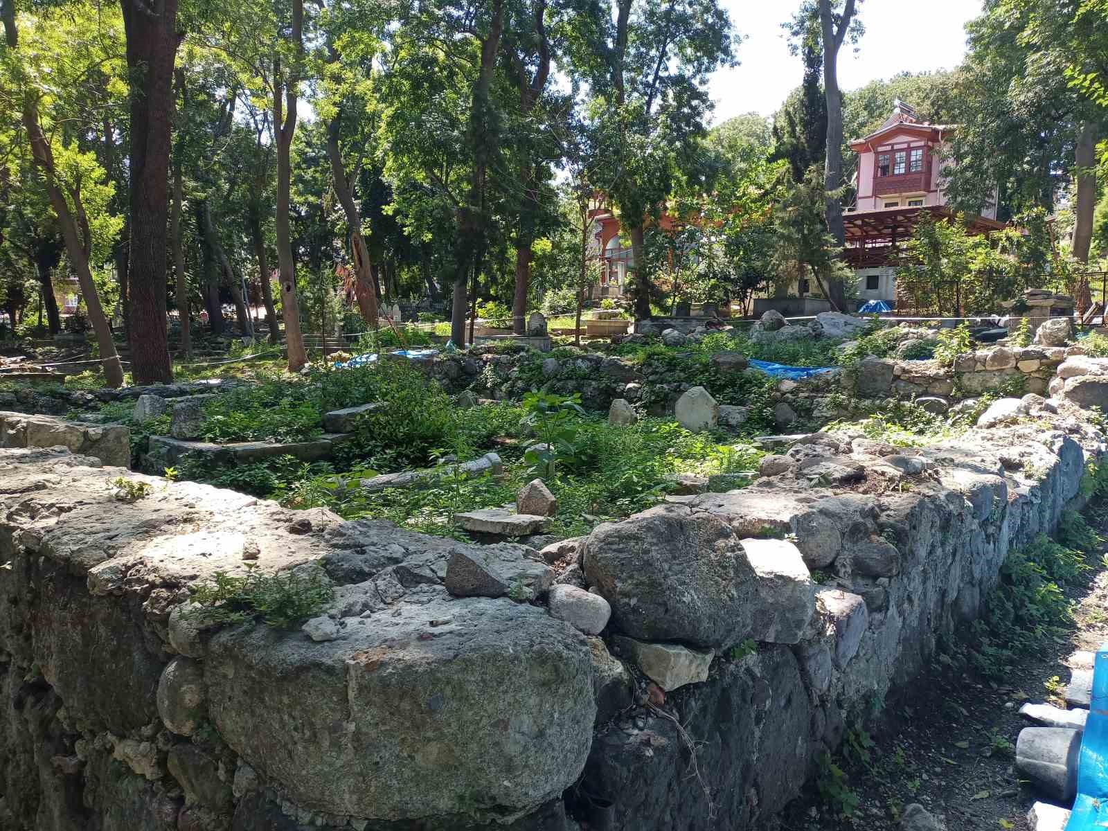 Seyyid Kutbiddin Mezarlığı’nda saklı tarih gün yüzüne çıkarılıyor