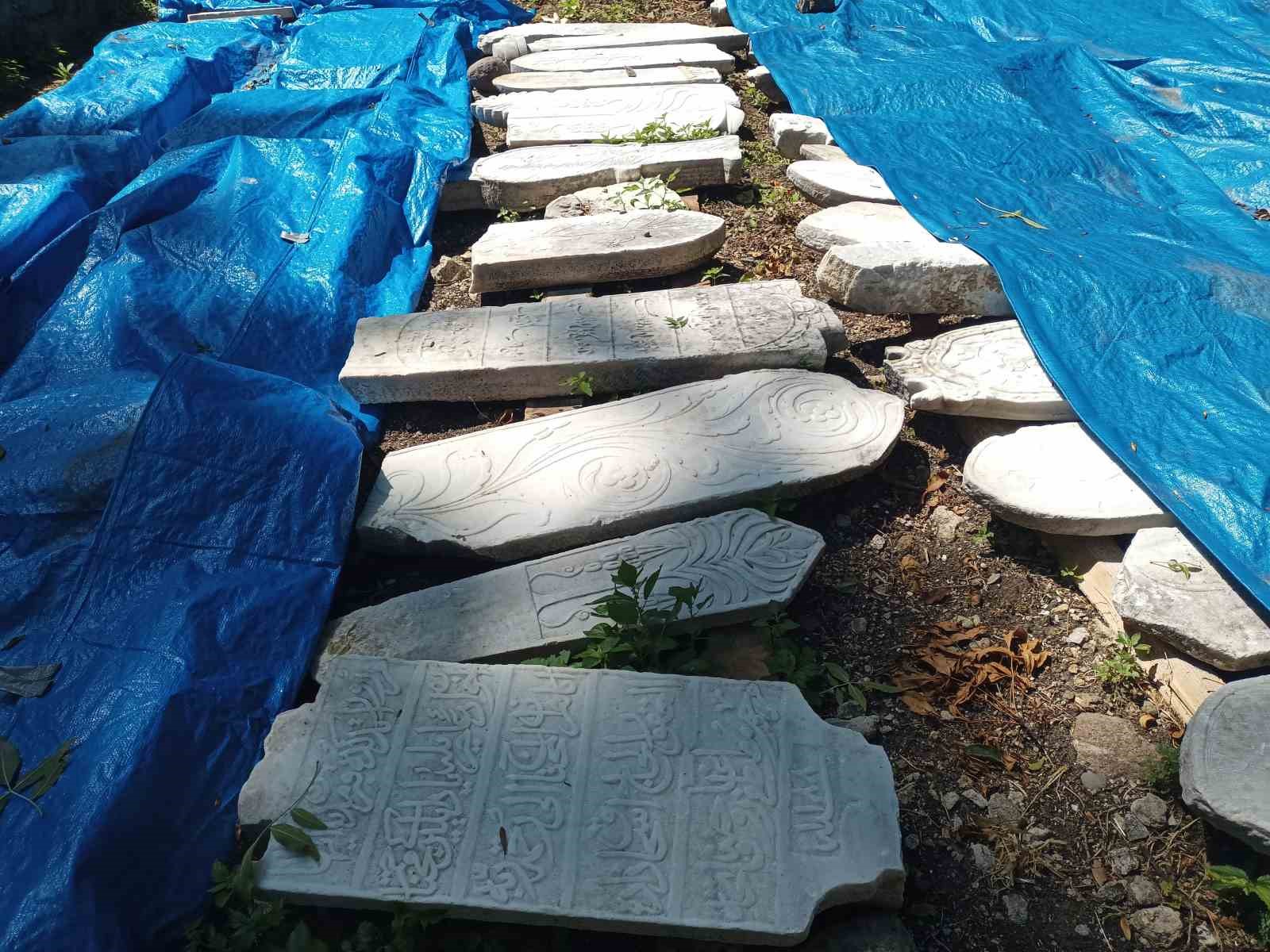 Seyyid Kutbiddin Mezarlığı’nda saklı tarih gün yüzüne çıkarılıyor