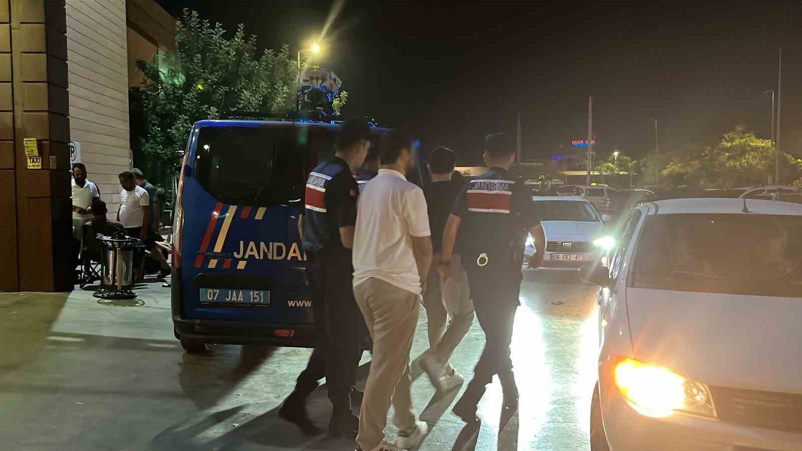 Vize dolandırıcılığı operasyonunda şüpheliler ve yakınları gazetecilere tepki gösterdi