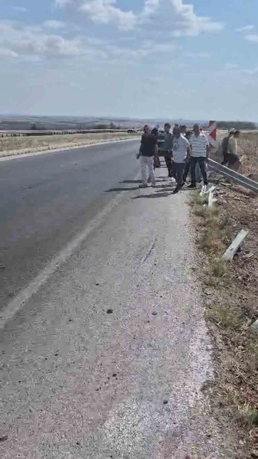 Uzunköprü’de buğday yüklü kamyon devrildi: 1 yaralı