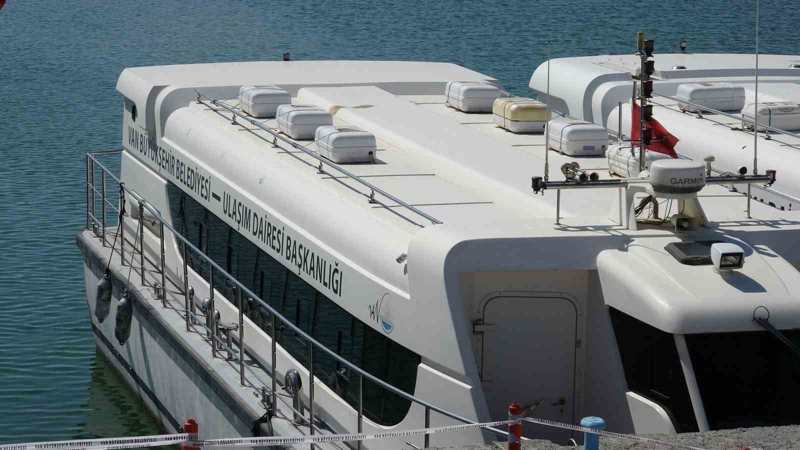 Van Büyükşehir Belediyesi’nin deniz otobüsleri bu yaz da çalışmadı