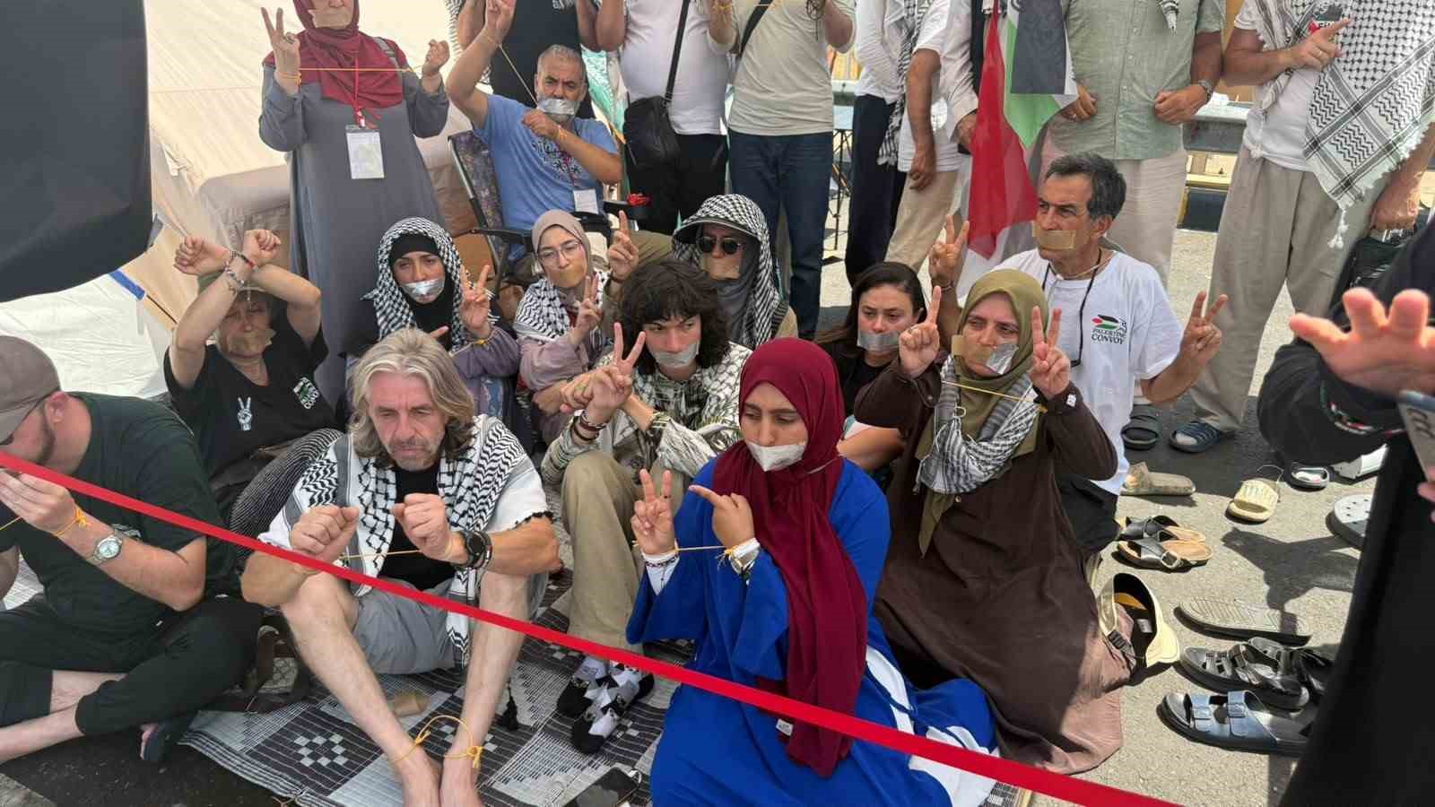 Filistin konvoyundaki aktivistler, Irak tarafında sınır kapısının açılmaması üzerine açlık grevine başladı