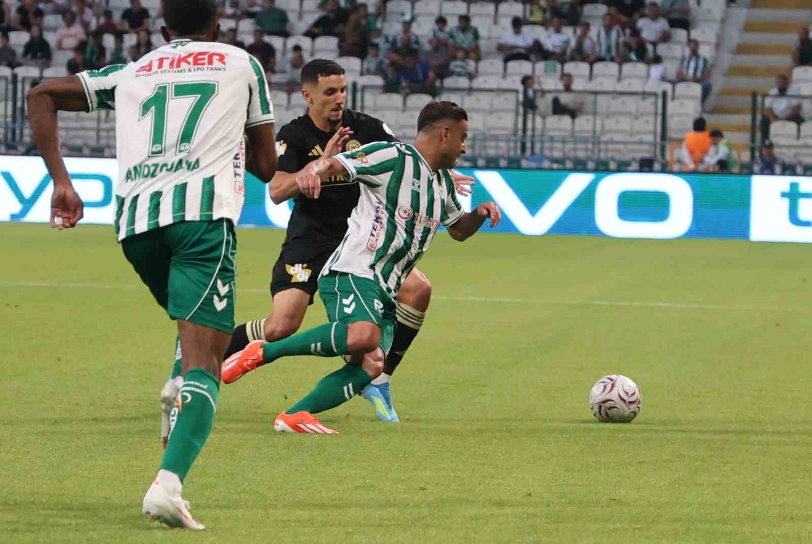 Trendyol Süper Lig: Konyaspor: 0 - Çaykur Rizespor: 0 (İlk yarı)