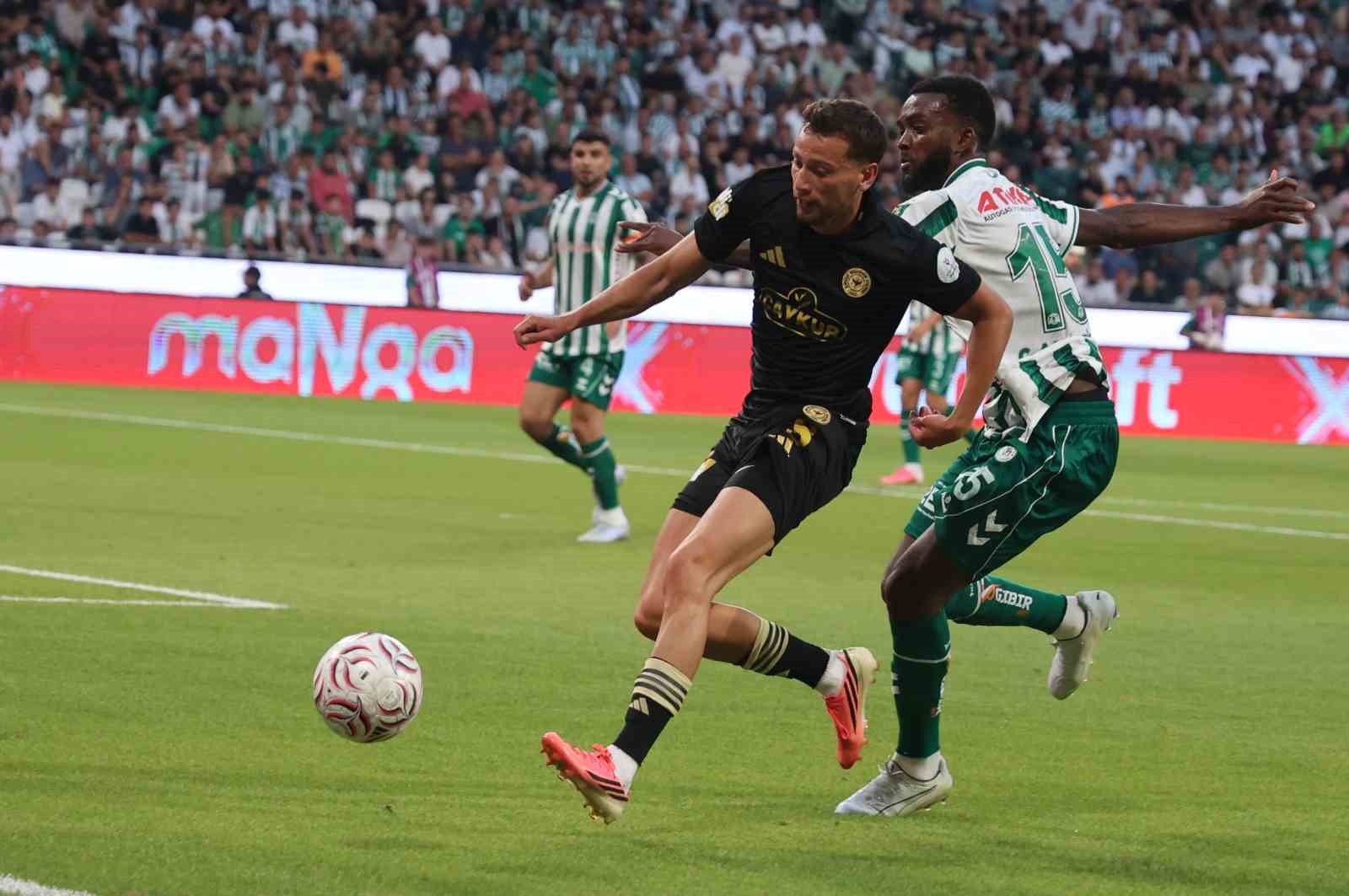 Trendyol Süper Lig: Konyaspor: 0 - Çaykur Rizespor: 0 (İlk yarı)