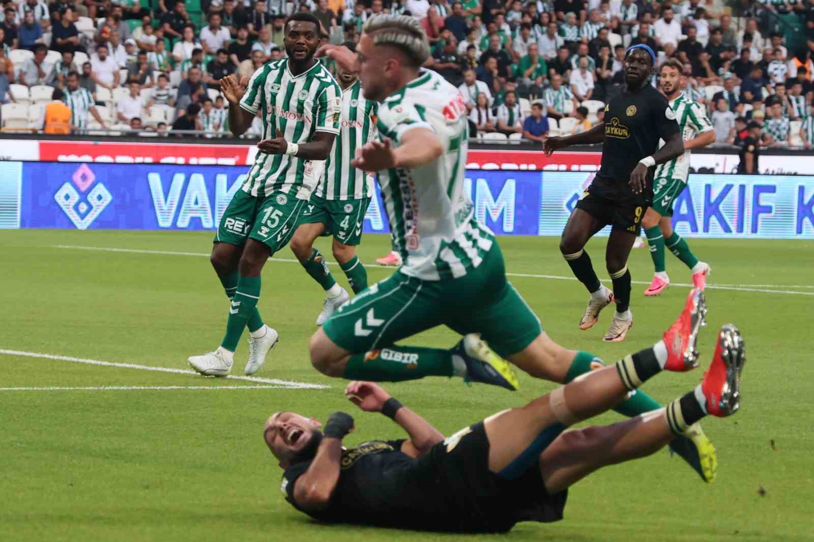 Trendyol Süper Lig: Konyaspor: 0 - Çaykur Rizespor: 0 (İlk yarı)