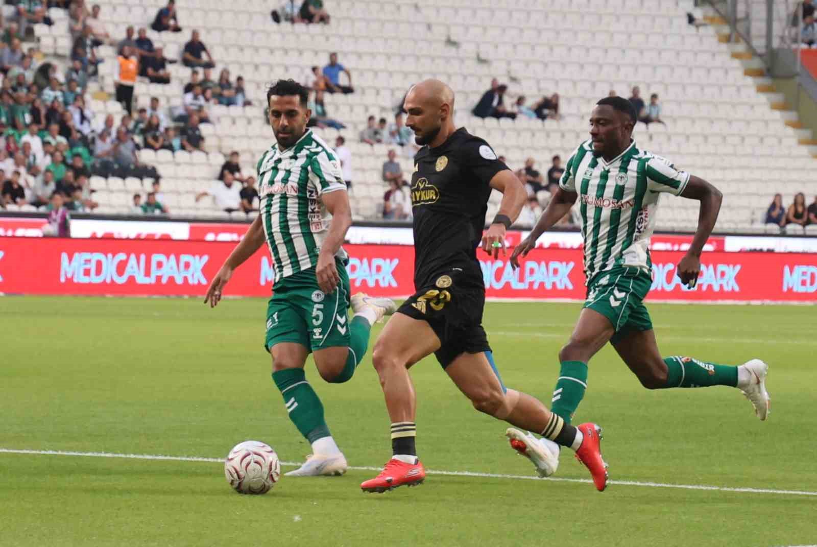 Trendyol Süper Lig: Konyaspor: 0 - Çaykur Rizespor: 0 (İlk yarı)