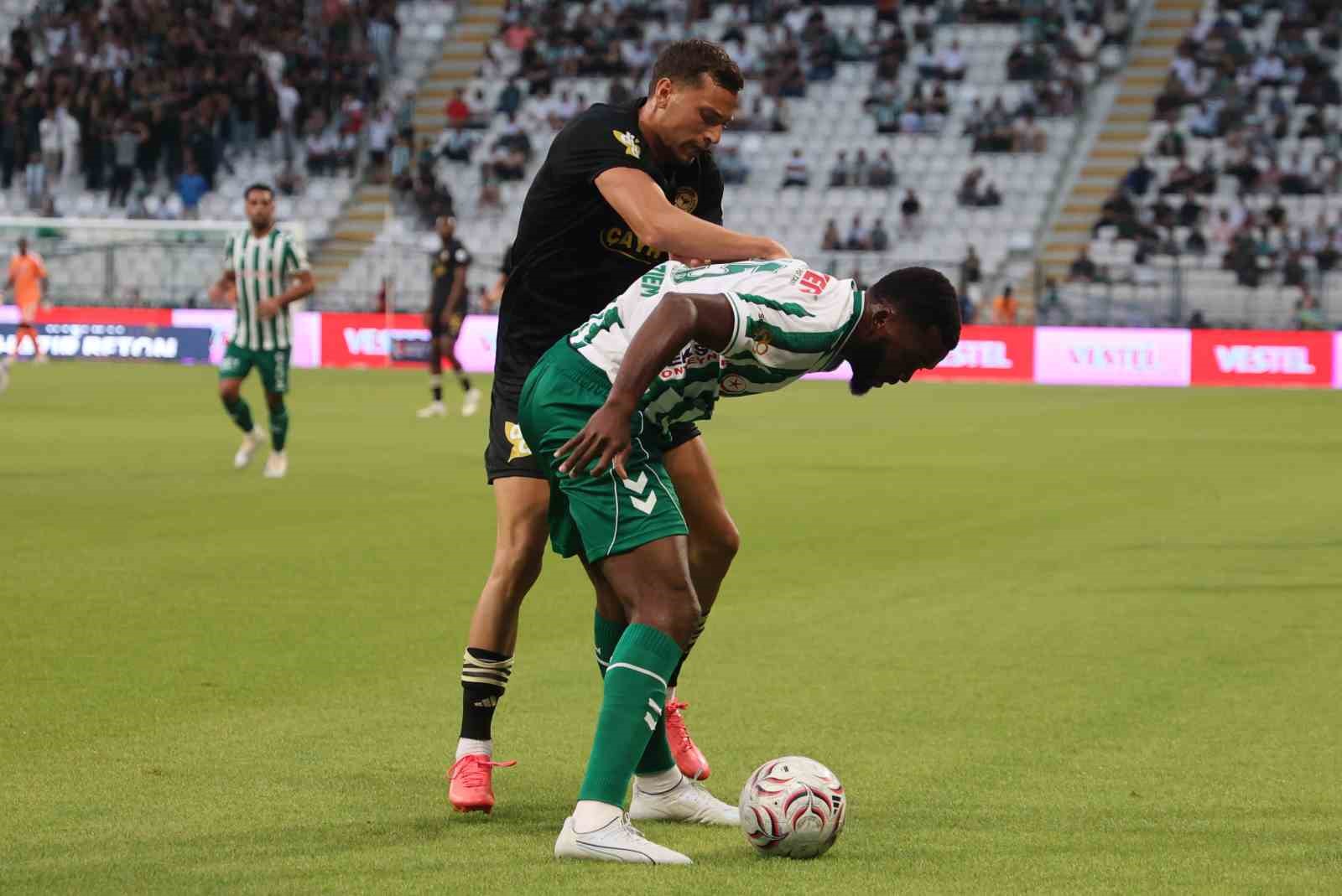 Trendyol Süper Lig: Konyaspor: 0 - Çaykur Rizespor: 0 (İlk yarı)