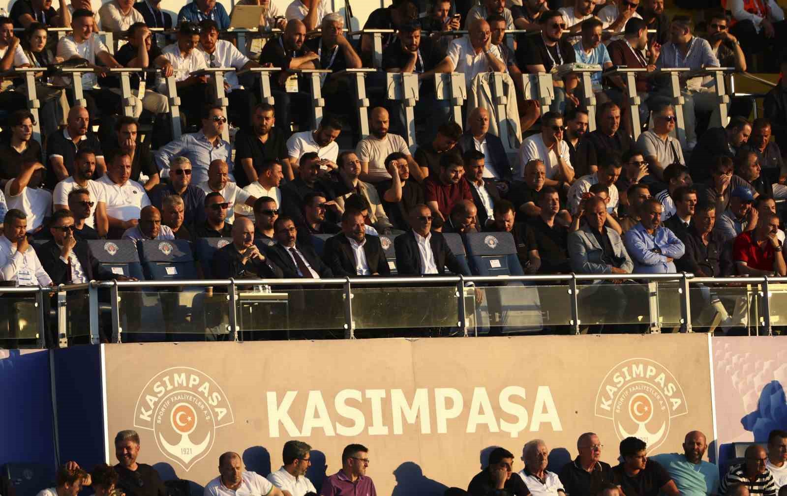 Trendyol Süper Lig: Kasımpaşa: 0 - Trabzonspor: 1 (İlk yarı)