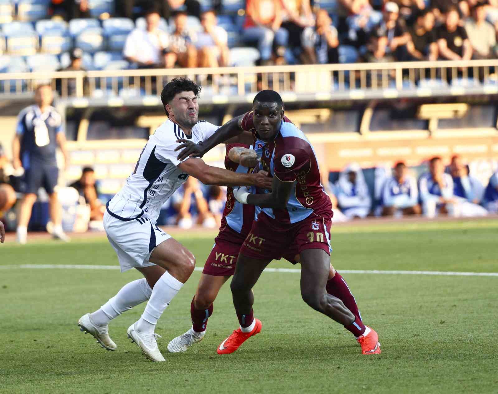 Trendyol Süper Lig: Kasımpaşa: 0 - Trabzonspor: 1 (İlk yarı)