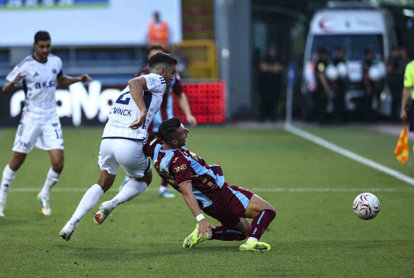Trendyol Süper Lig: Kasımpaşa: 0 - Trabzonspor: 1 (İlk yarı)