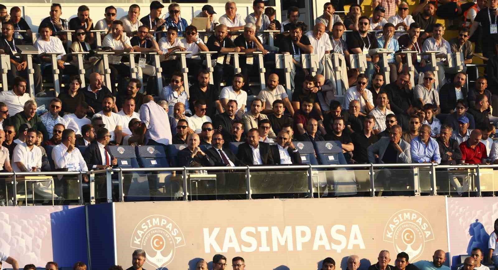 Trendyol Süper Lig: Kasımpaşa: 0 - Trabzonspor: 1 (İlk yarı)