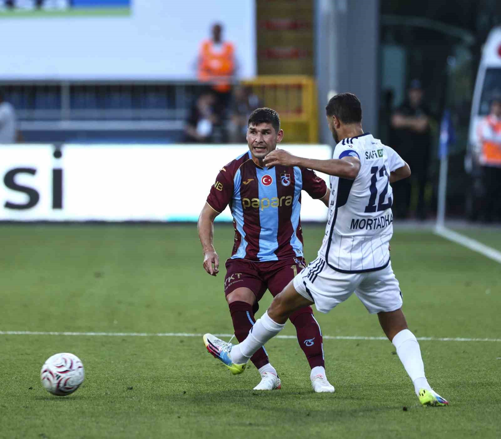 Trendyol Süper Lig: Kasımpaşa: 0 - Trabzonspor: 1 (İlk yarı)