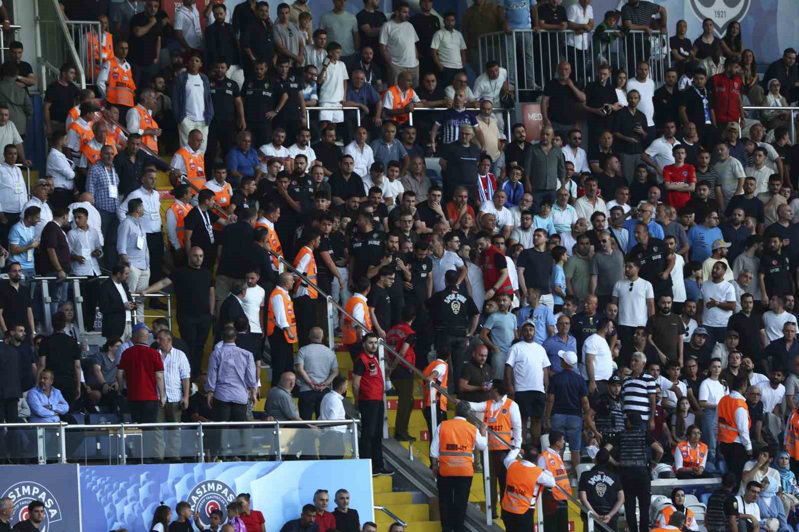 Trendyol Süper Lig: Kasımpaşa: 0 - Trabzonspor: 1 (İlk yarı)