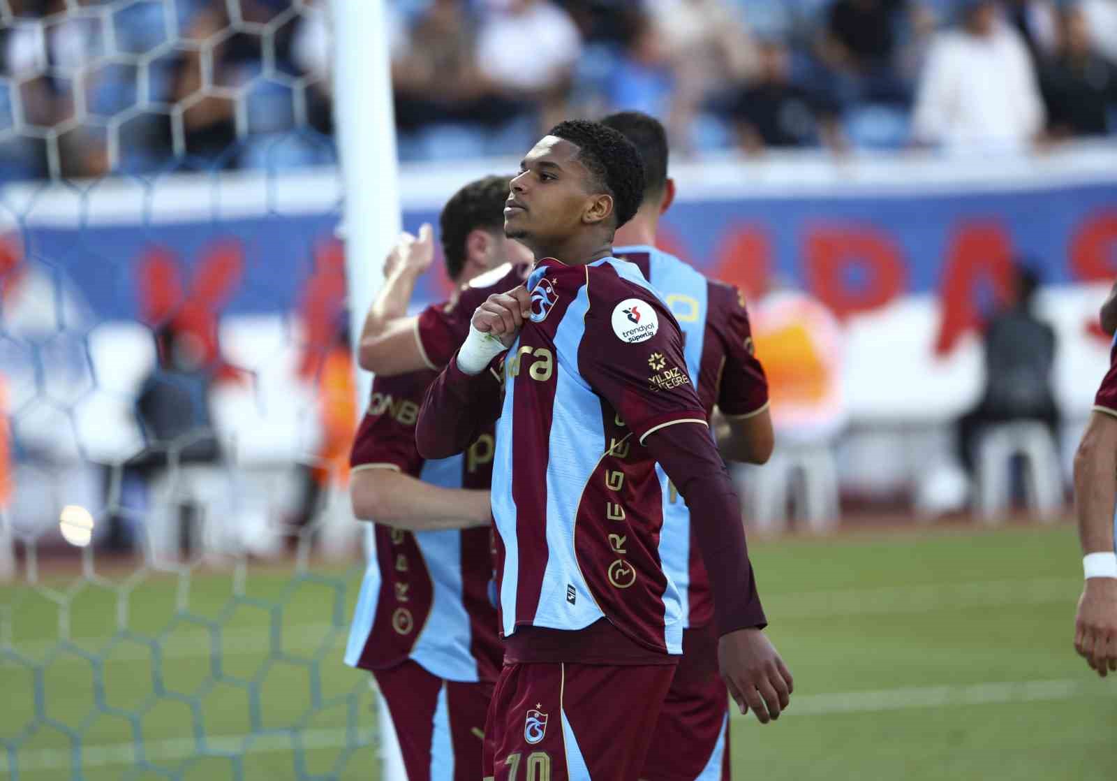 Trendyol Süper Lig: Kasımpaşa: 0 - Trabzonspor: 1 (İlk yarı)