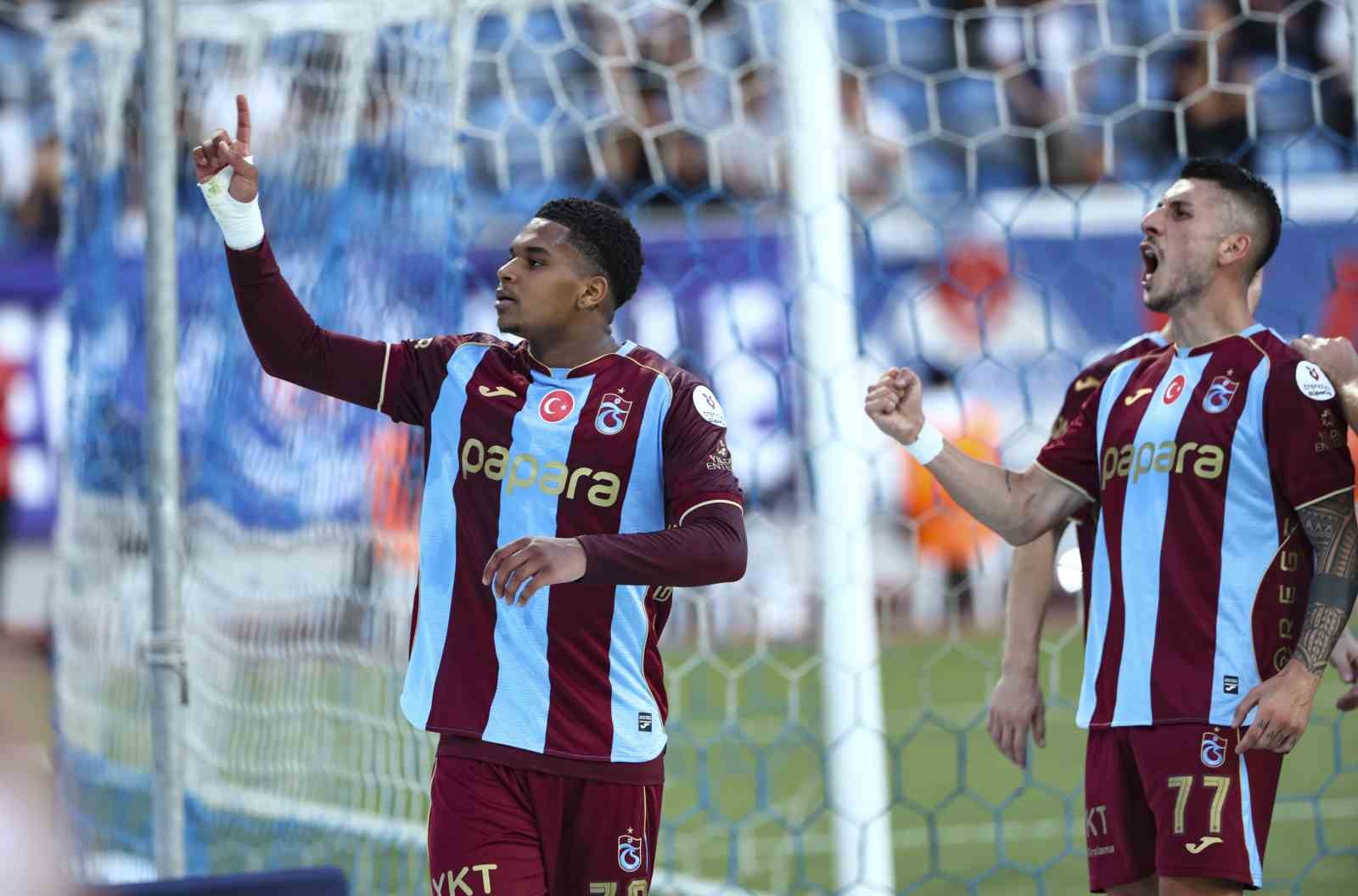 Trendyol Süper Lig: Kasımpaşa: 0 - Trabzonspor: 1 (İlk yarı)