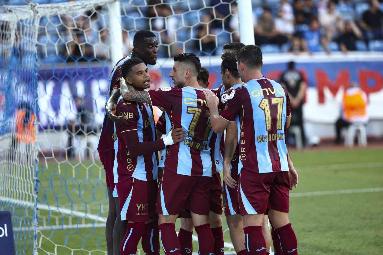 Trendyol Süper Lig: Kasımpaşa: 0 - Trabzonspor: 1 (İlk yarı)