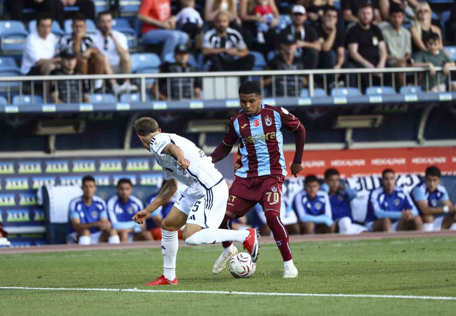 Trendyol Süper Lig: Kasımpaşa: 0 - Trabzonspor: 1 (İlk yarı)