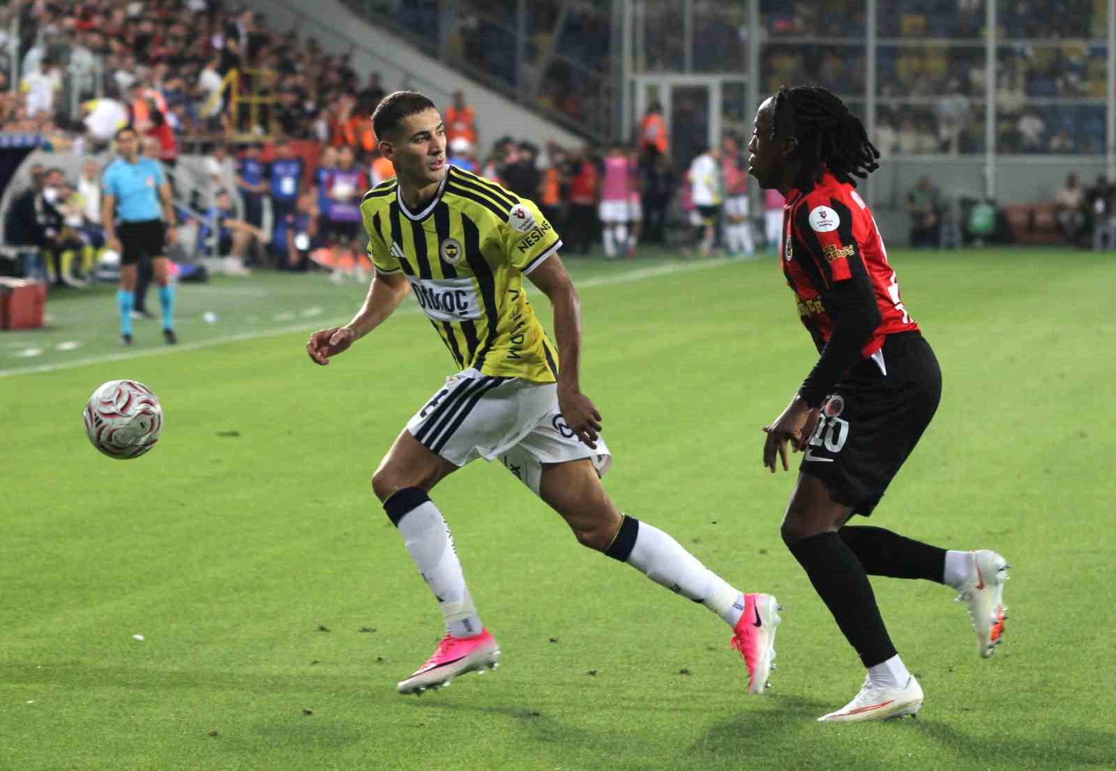 Trendyol Süper Lig: Gençlerbirliği: 1 - Fenerbahçe: 1 (İlk yarı)
