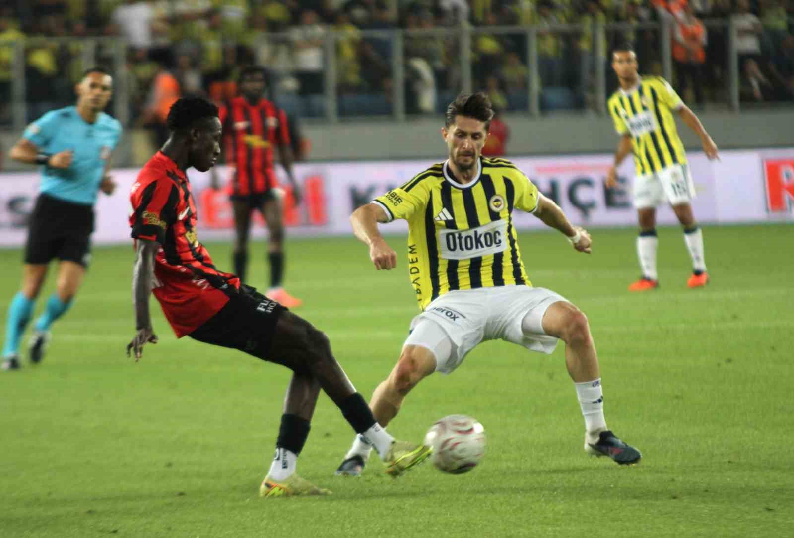 Trendyol Süper Lig: Gençlerbirliği: 1 - Fenerbahçe: 1 (İlk yarı)
