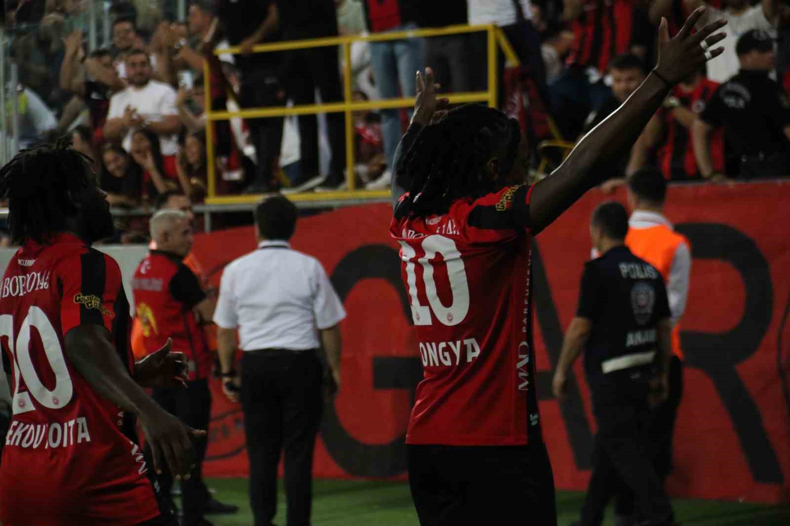 Trendyol Süper Lig: Gençlerbirliği: 1 - Fenerbahçe: 1 (İlk yarı)