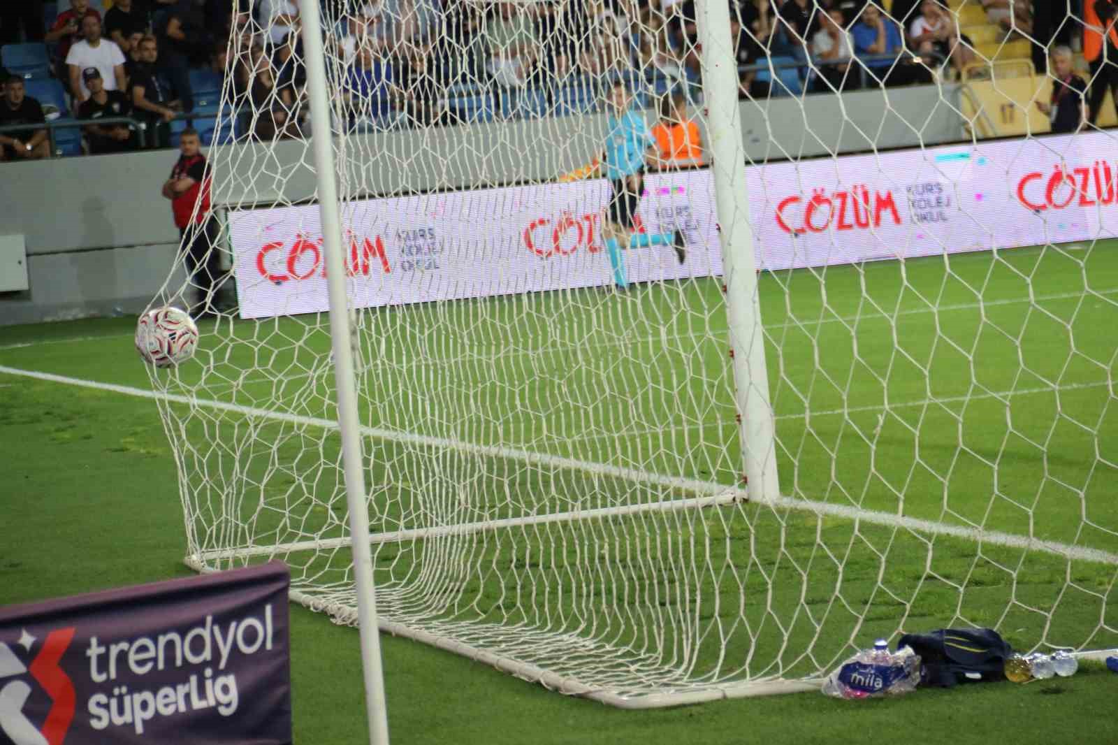 Trendyol Süper Lig: Gençlerbirliği: 1 - Fenerbahçe: 1 (İlk yarı)