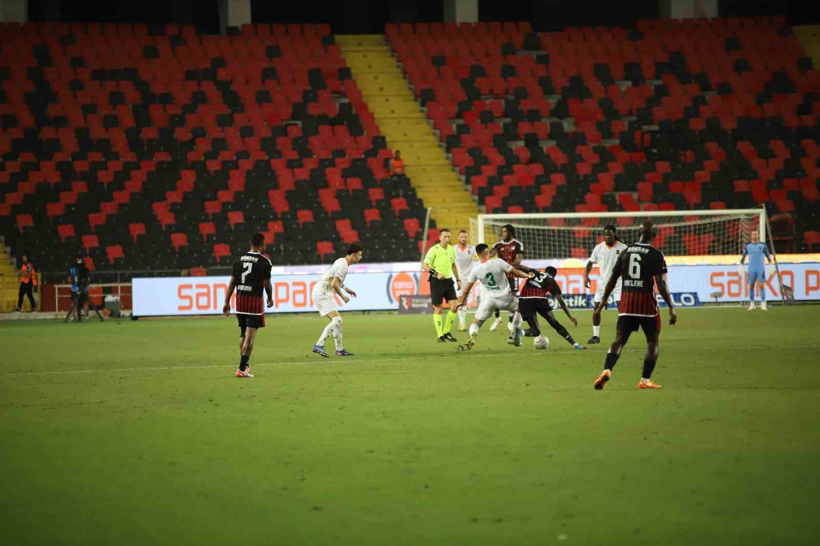 Trendyol Süper Lig: Gaziantep FK: 0 - Alanyaspor: 1 (İlk yarı)