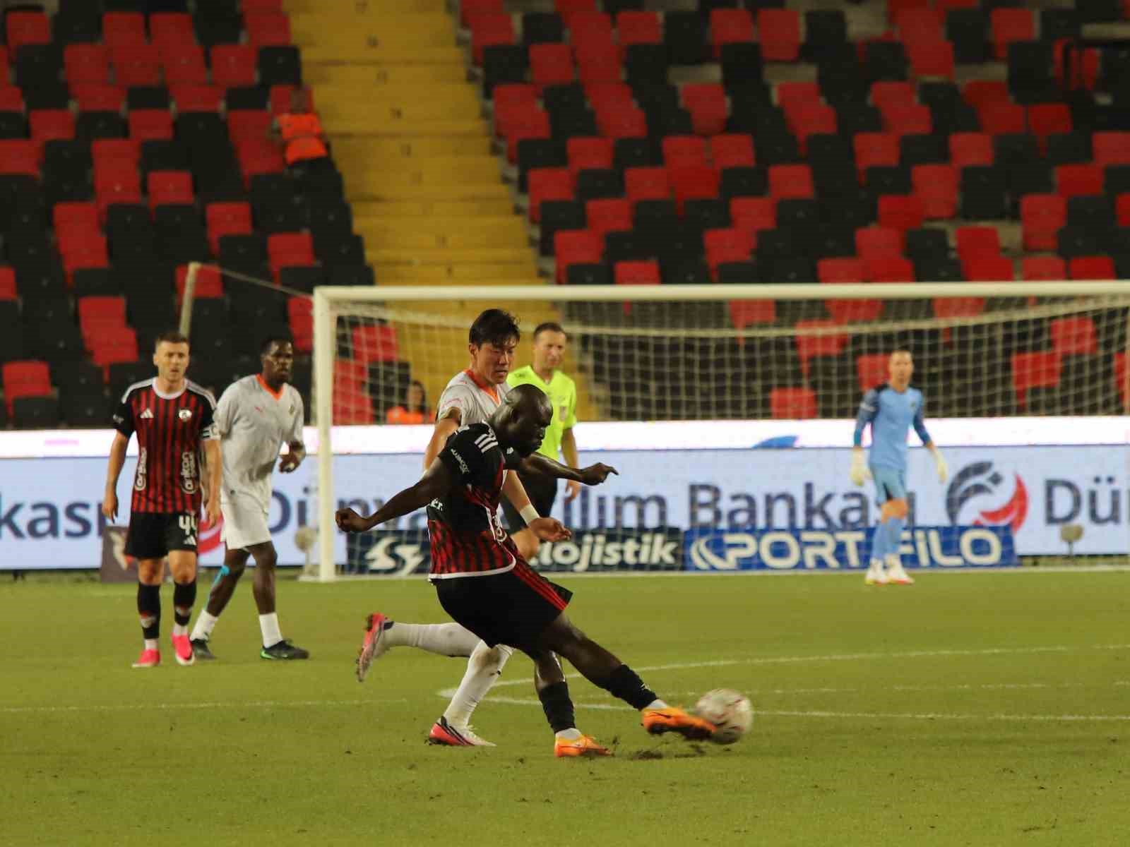 Trendyol Süper Lig: Gaziantep FK: 0 - Alanyaspor: 1 (İlk yarı)