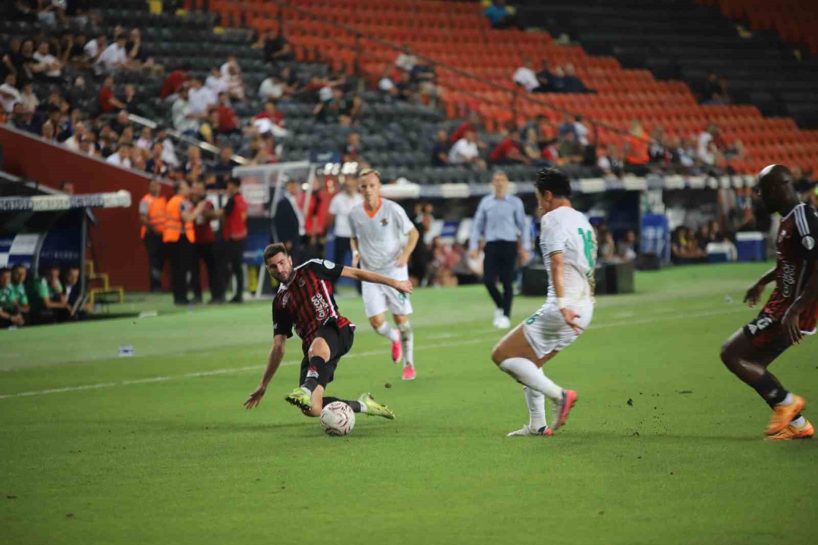Trendyol Süper Lig: Gaziantep FK: 0 - Alanyaspor: 1 (İlk yarı)
