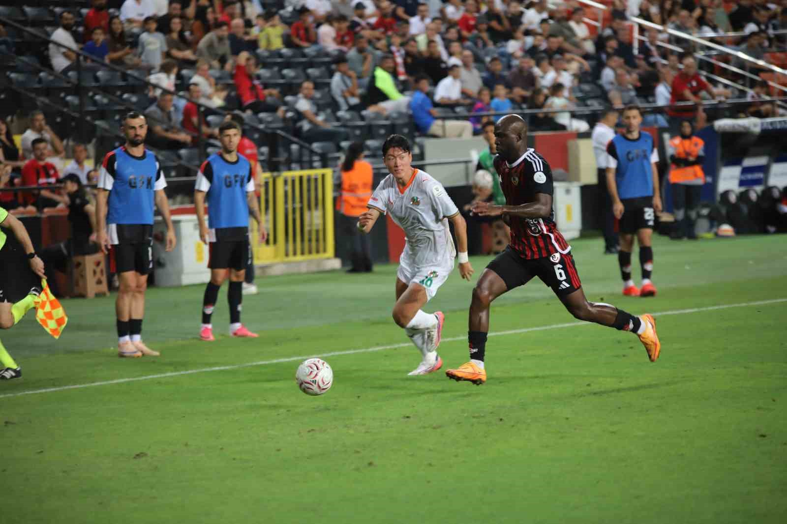 Trendyol Süper Lig: Gaziantep FK: 0 - Alanyaspor: 1 (İlk yarı)