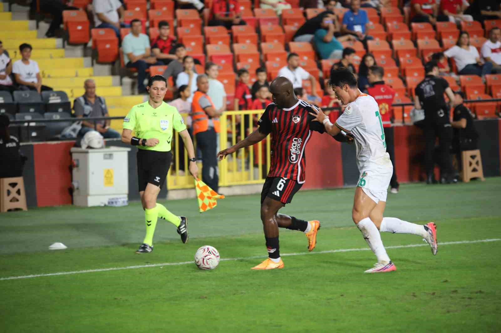 Trendyol Süper Lig: Gaziantep FK: 0 - Alanyaspor: 1 (İlk yarı)