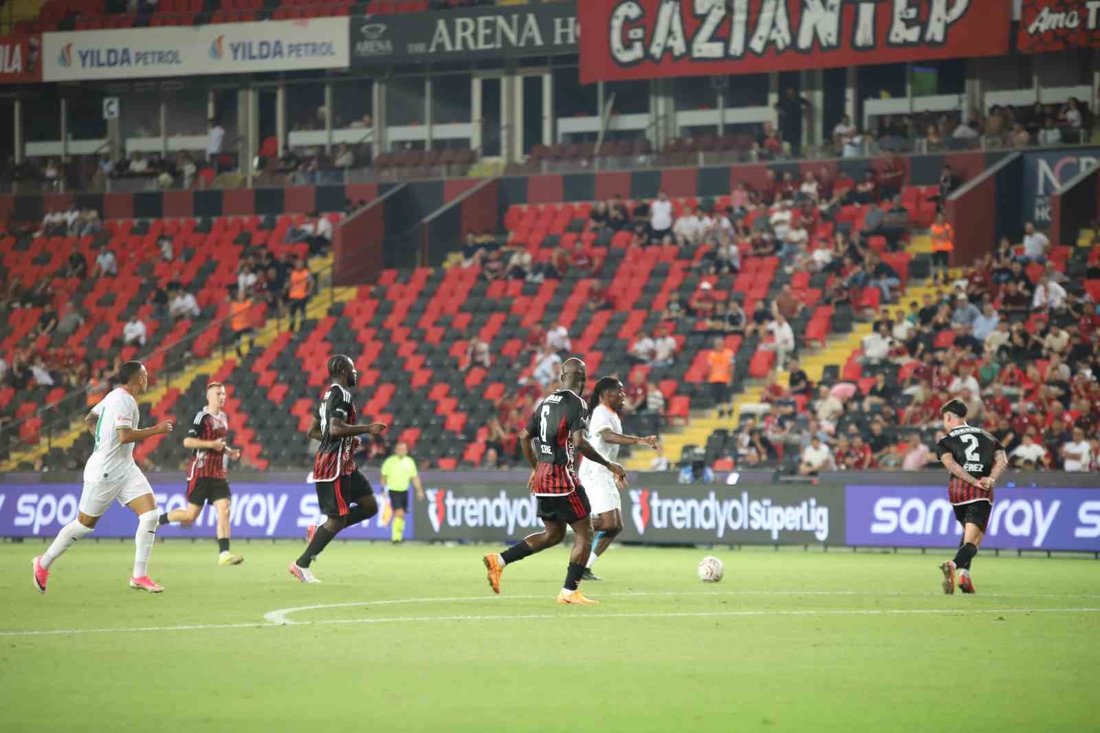 Trendyol Süper Lig: Gaziantep FK: 0 - Alanyaspor: 1 (İlk yarı)
