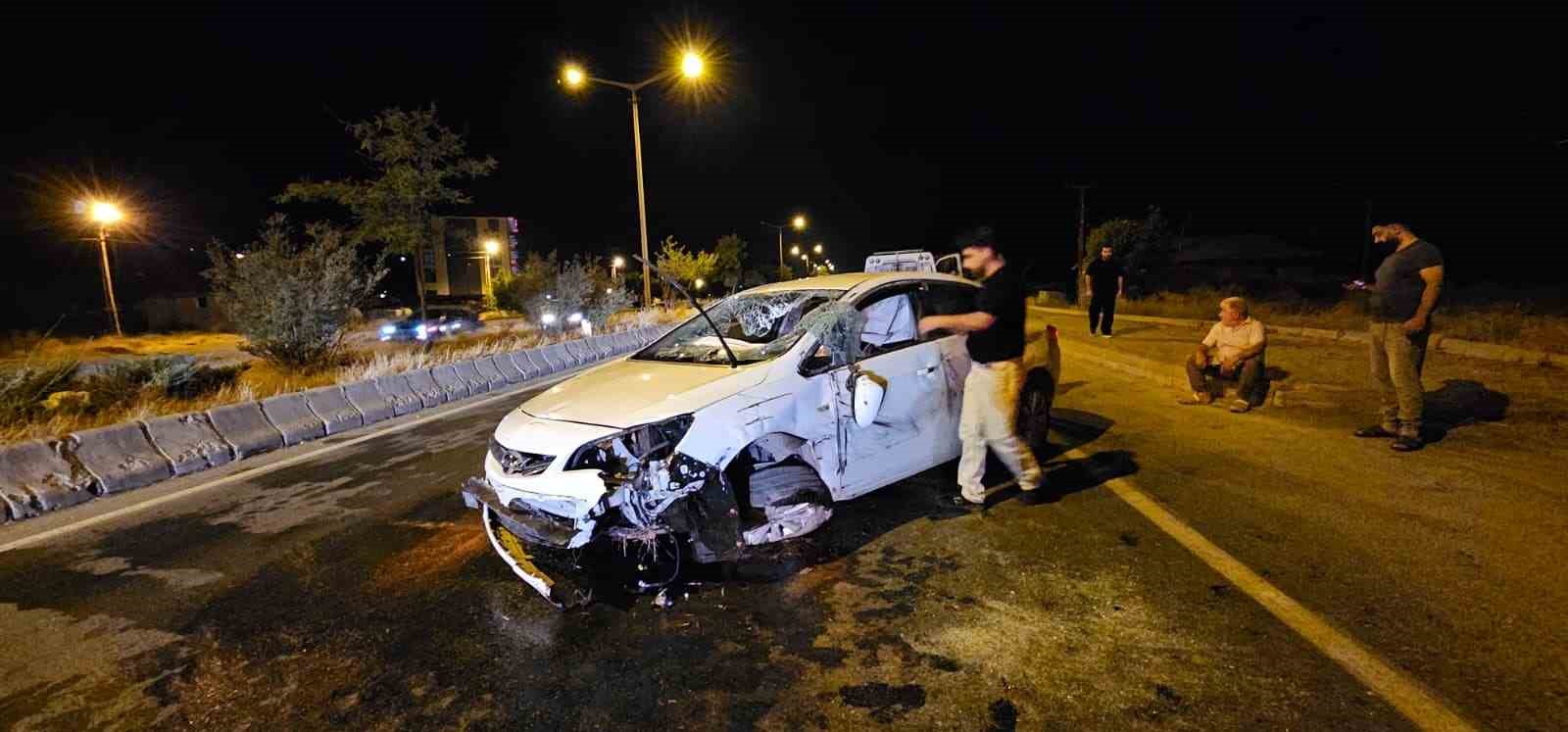 Muş-Bitlis karayolunda otomobil takla attı: 1 yaralı