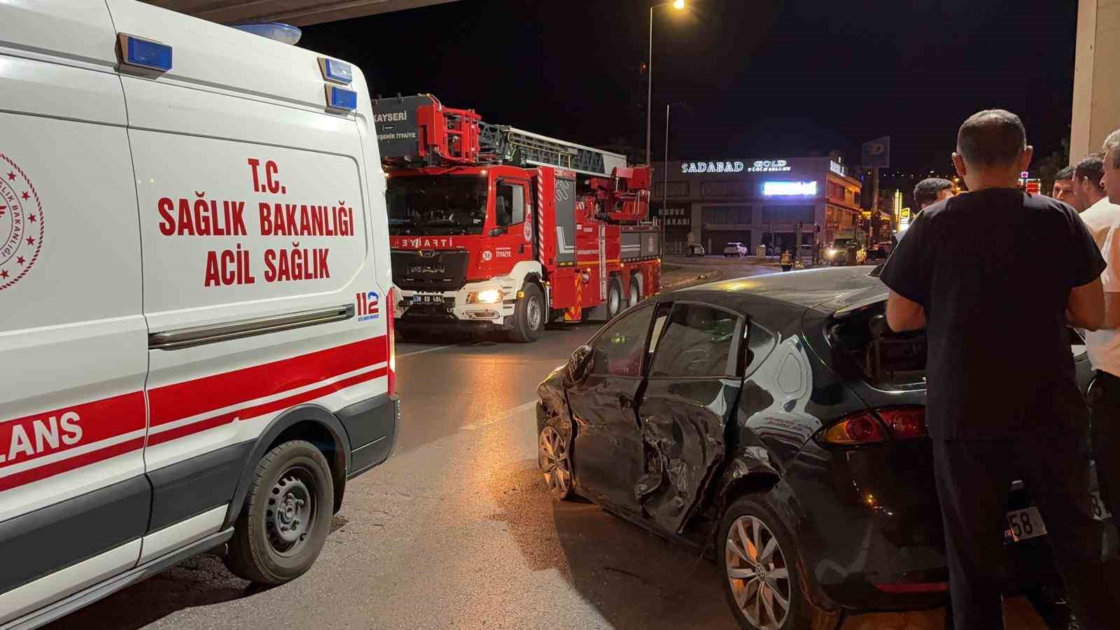 Kayseri’de kazaya karışan otomobil, çarpışmadan 200 metre sonra ancak durabildi: 1 yaralı