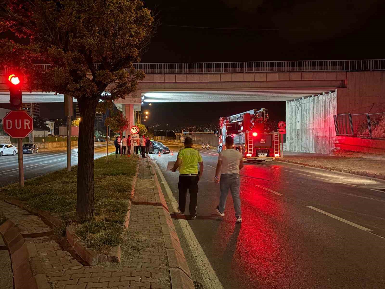 Kayseri’de kazaya karışan otomobil, çarpışmadan 200 metre sonra ancak durabildi: 1 yaralı