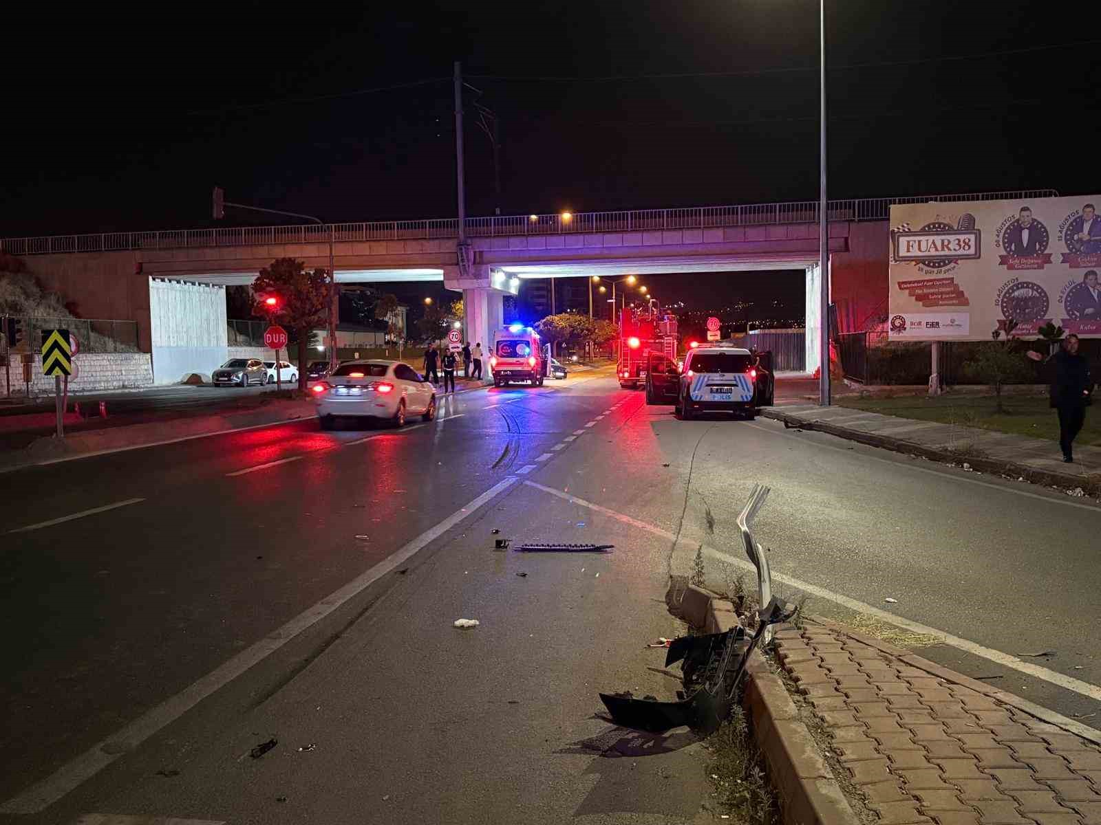 Kayseri’de kazaya karışan otomobil, çarpışmadan 200 metre sonra ancak durabildi: 1 yaralı